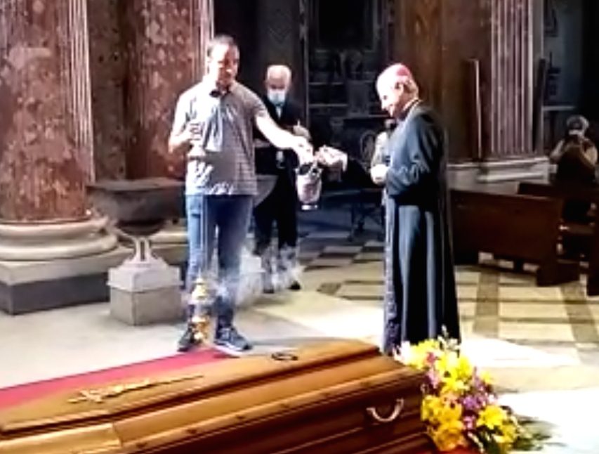 Polla, le spoglie del vescovo Forte tornano ad Avellino: «E’ stato il più amato»