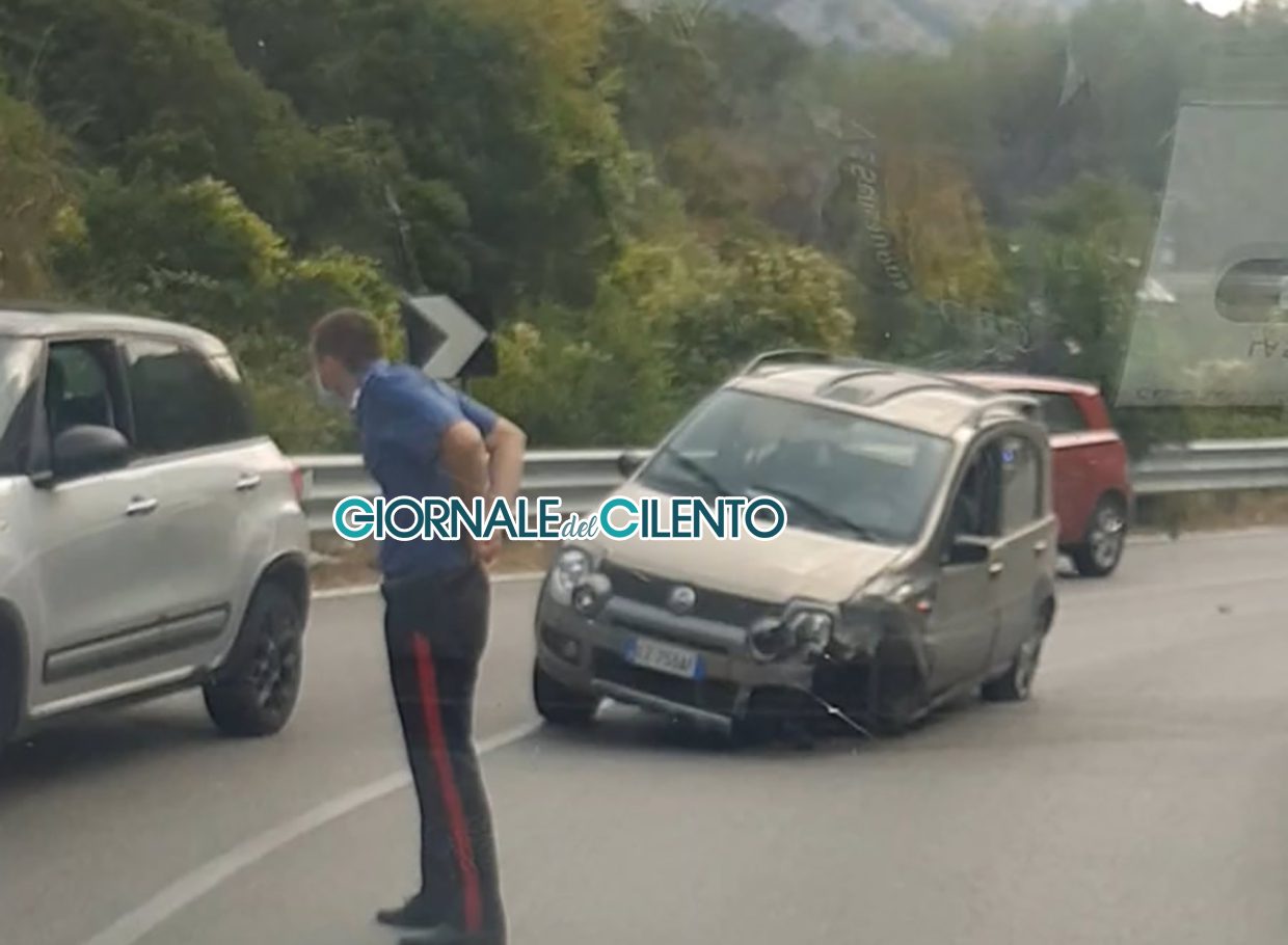 Mingardina, sbanda e si schianta: soccorso 31enne di Sanza. Lunghe code