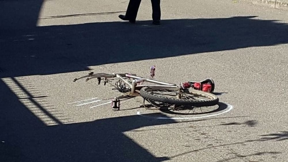 Incidente tra auto e bici: ciclista in ospedale