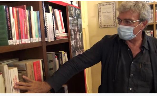 Cilento, Mario Martone dona 500 libri e film alla biblioteca di Pollica