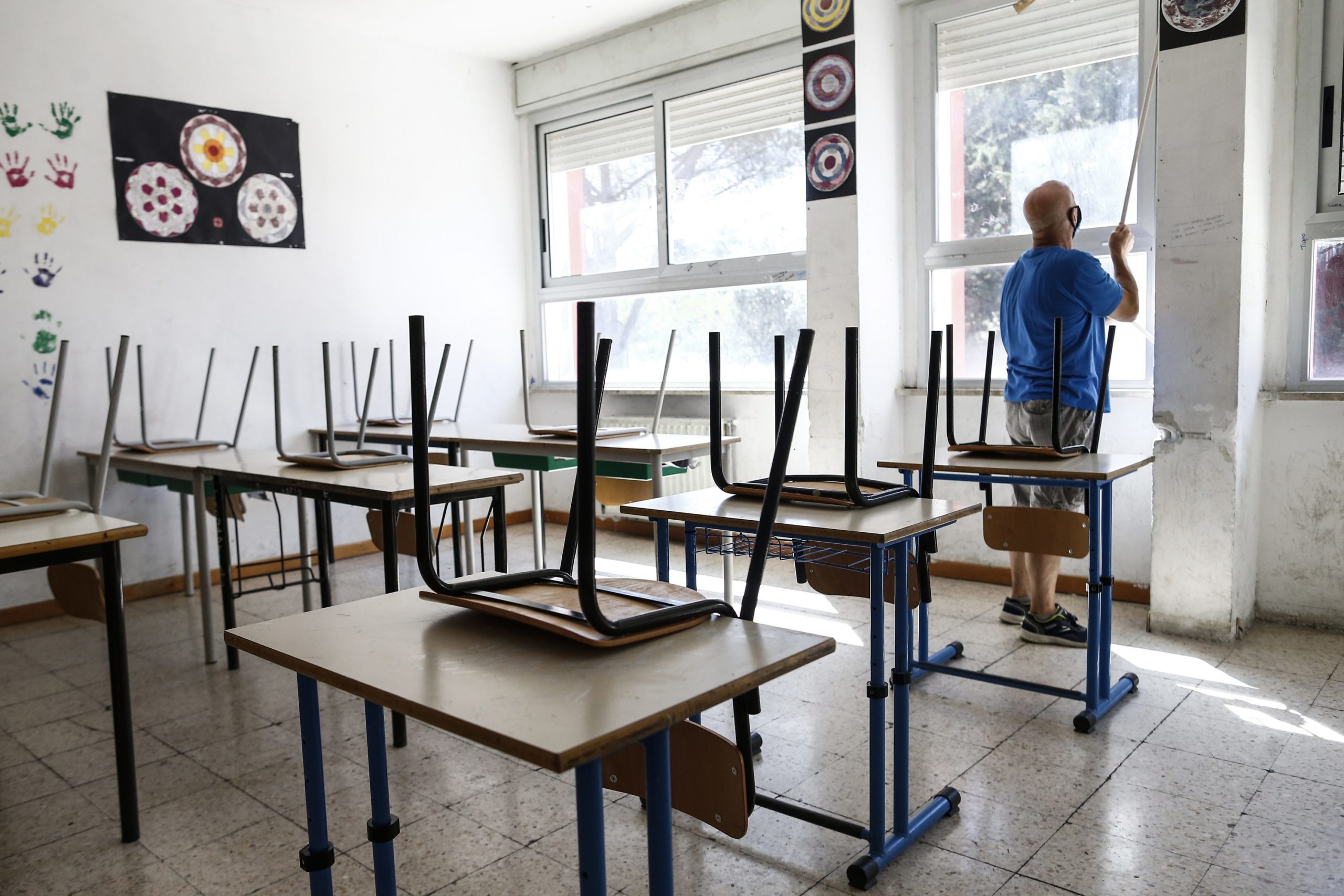 Scuola, Caldoro: «In Campania caos grazie a De Luca-Azzolina»