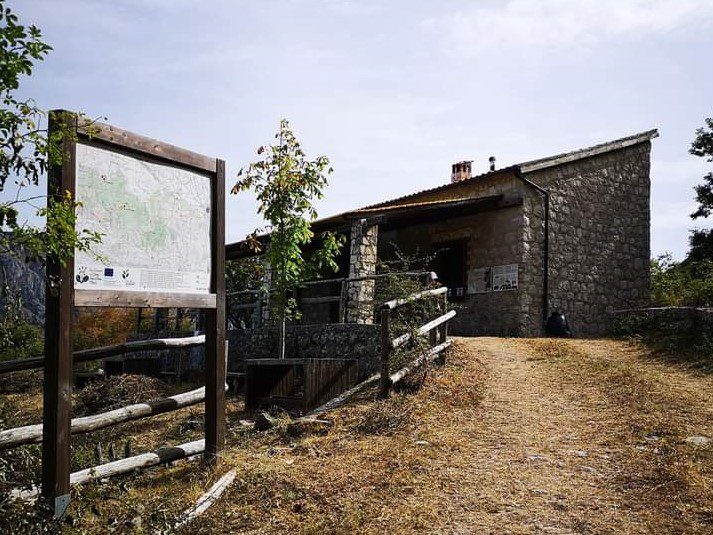 Sacco, apre il Rifugio Motola: lo spettacolo a 1000 metri tra le montagne del Diano