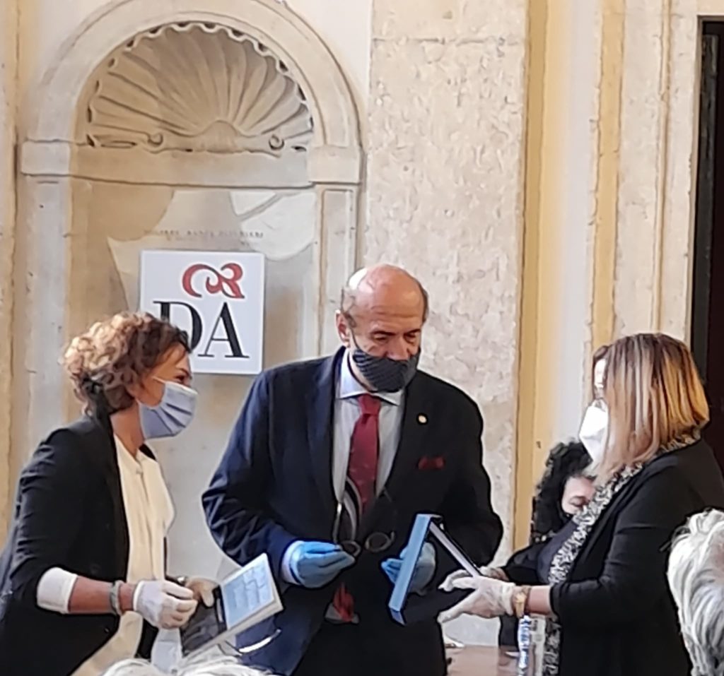 Premio internazionale “Città del Galateo”: premiata “Figlia mia sii pietra dura” di Felicia Lione