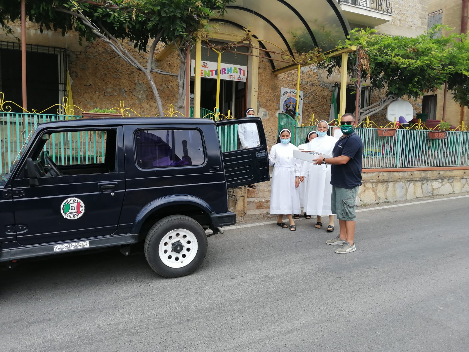 Camerota, merce in esubero dell’estate: Touring Club dona tutto alle suore