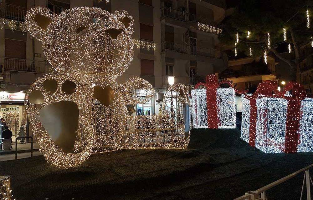 Albergatori di Salerno: «Rinviamo in primavera le ‘Luci d’Artista’»