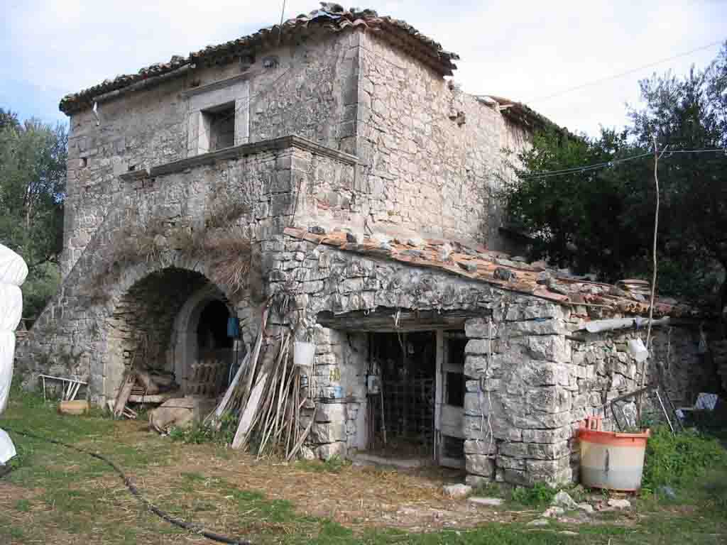 ‘Agriturismi fantasma’: frode da 500 mila euro in provincia di Salerno