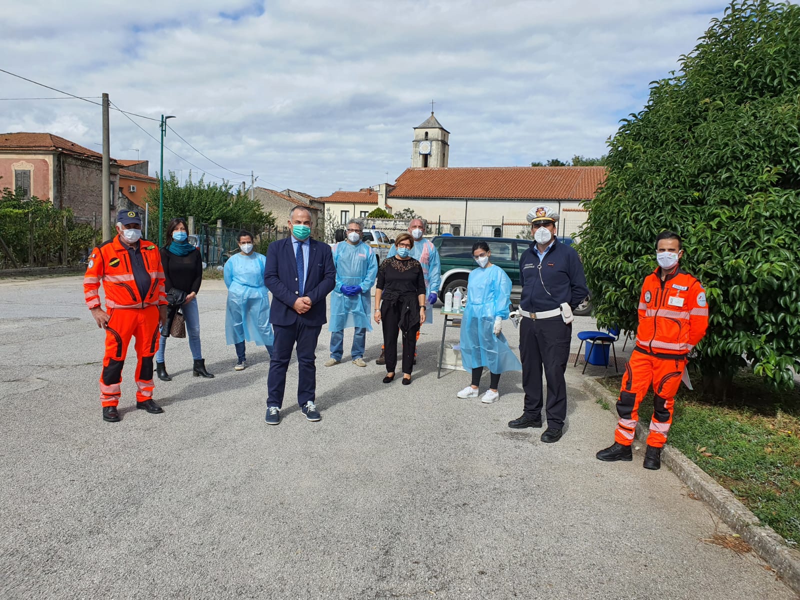 Coronavirus, 50 tamponi drive-in a maestre e alunni a Polla