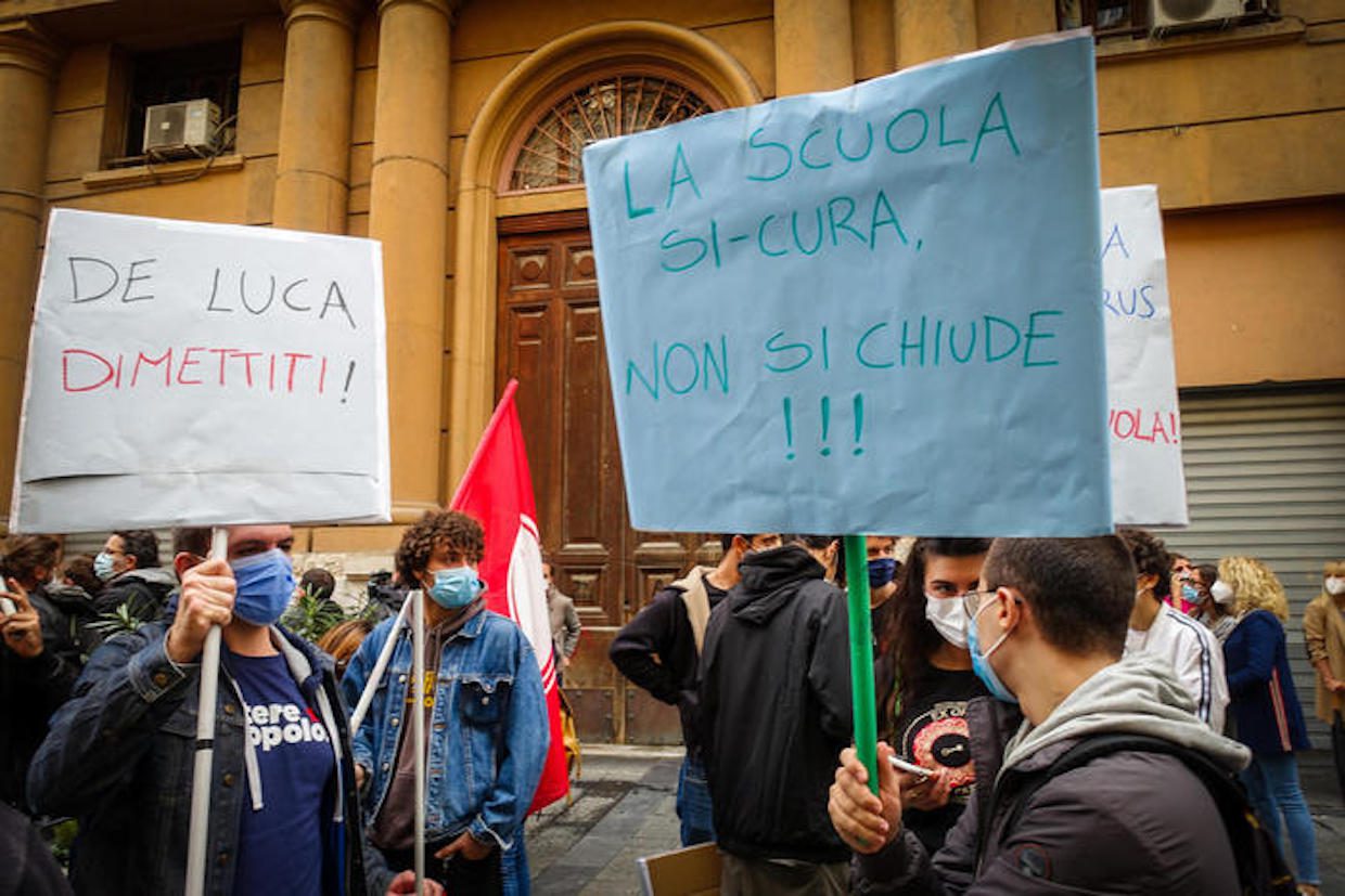 Campania, stop scuola: genitori portano ordinanza De Luca al Tar