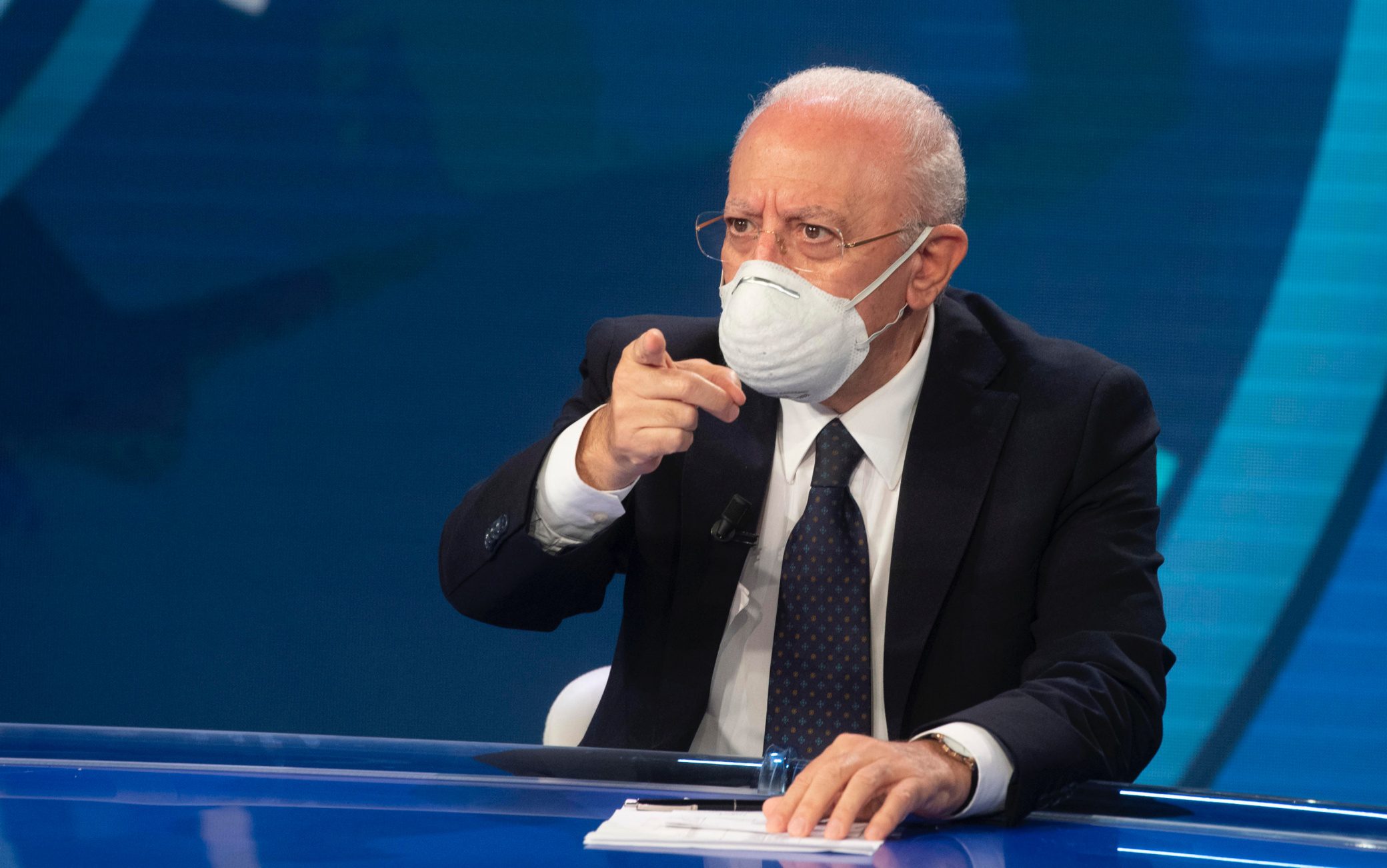 Virus, De Luca: «Prenderemo decisioni necessarie, non quelle comode»