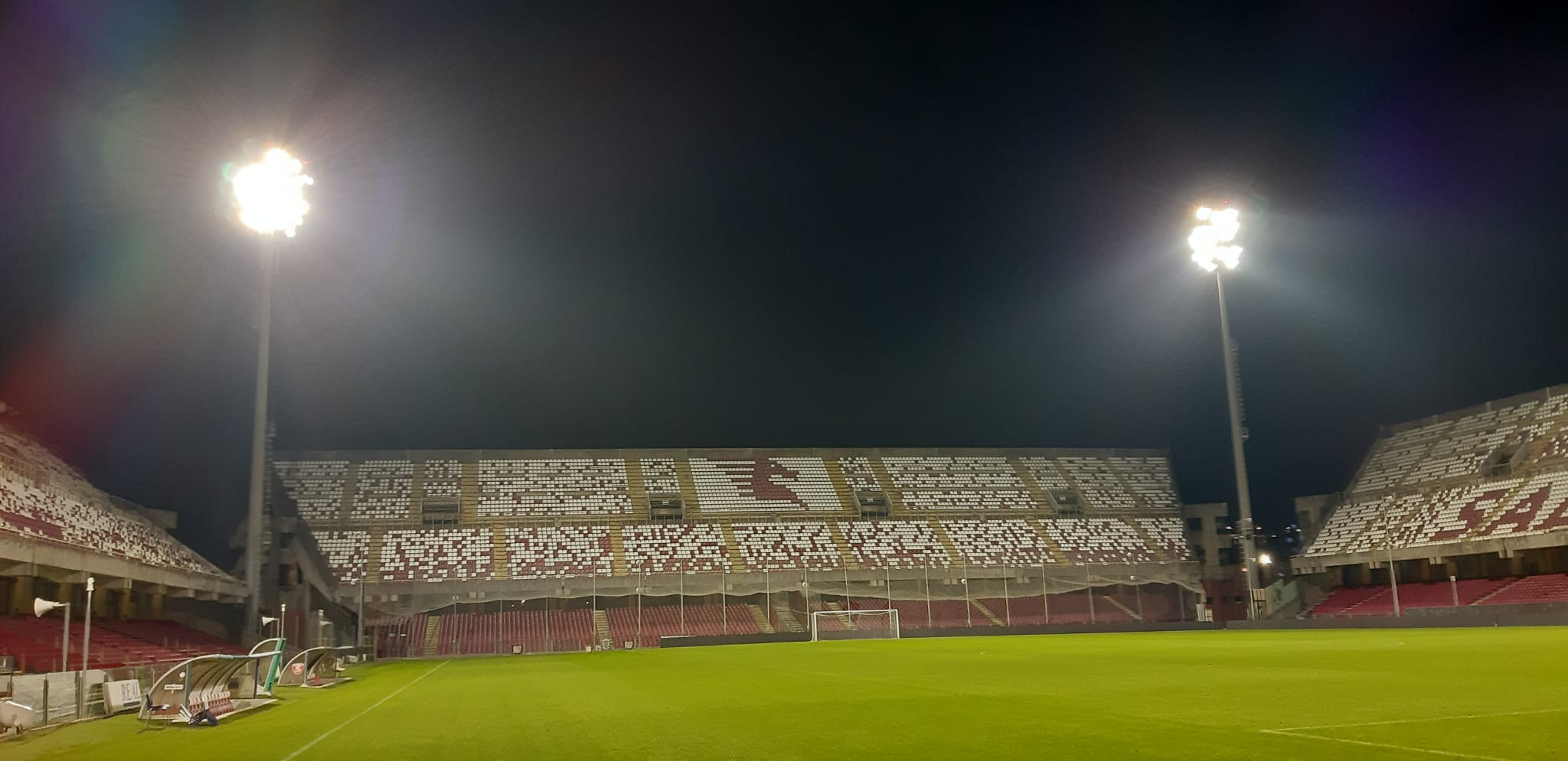 Stadio Arechi illuminato per Maradona