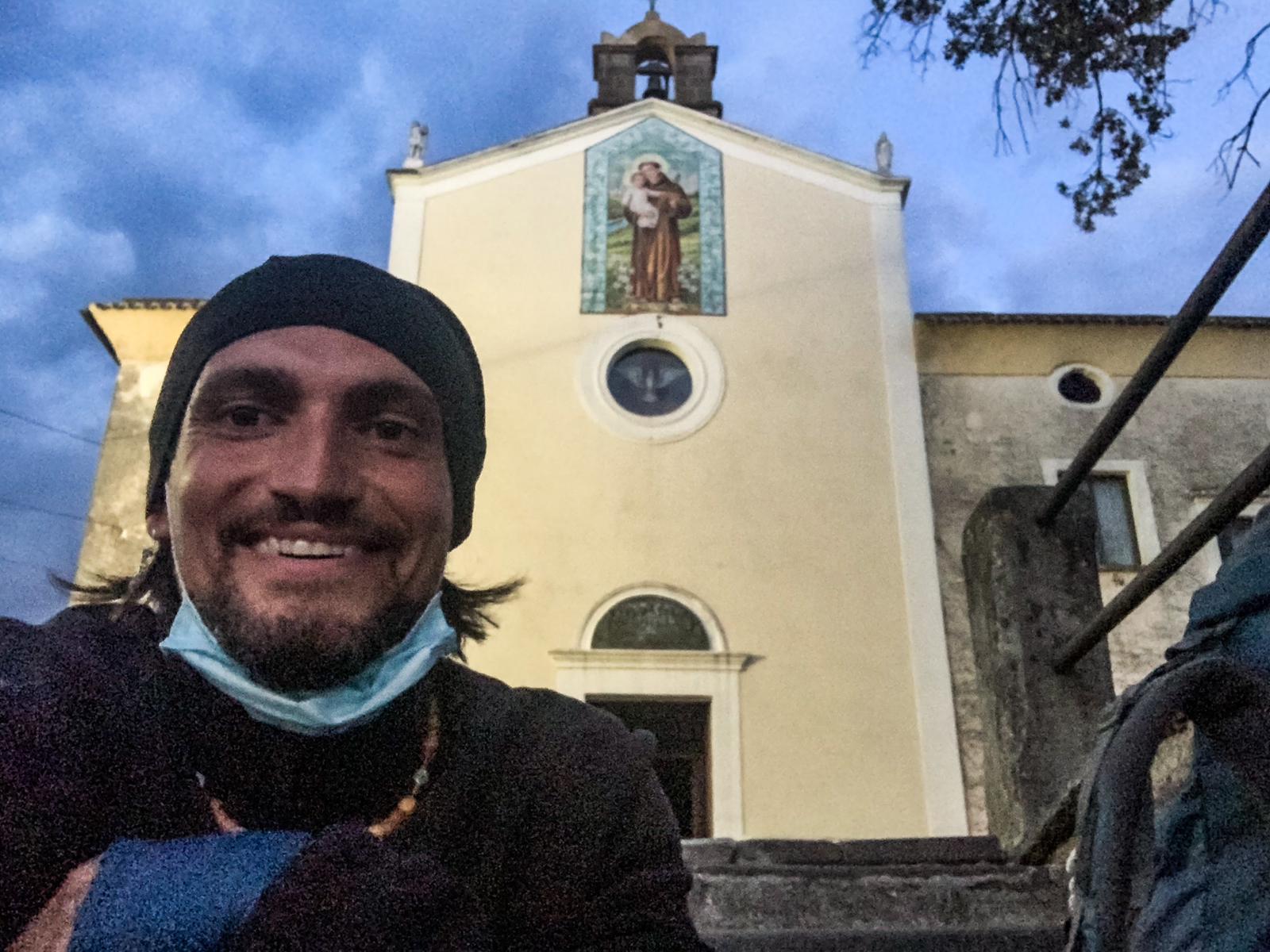 Da Assisi a Riace, il cammino nel silenzio del fotografo Stefano Lotumolo