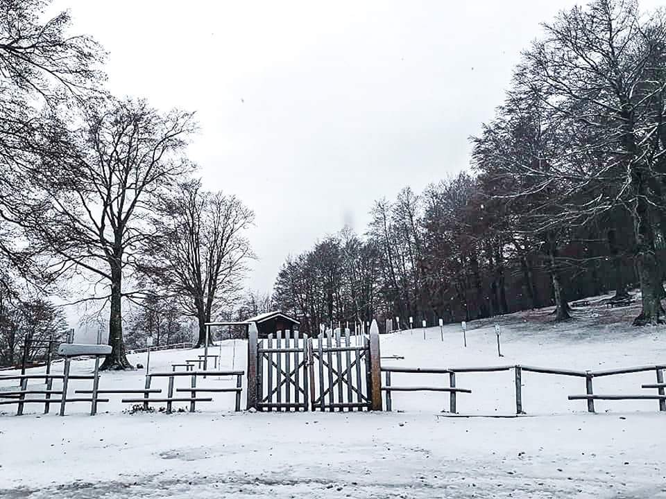 Prima neve sul monte Cervati: la foto che sa di inverno