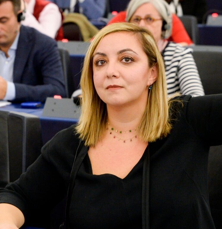 Cultura, l’eurodeputata Adinolfi: «Un monumento dell’Europa in ogni comune»