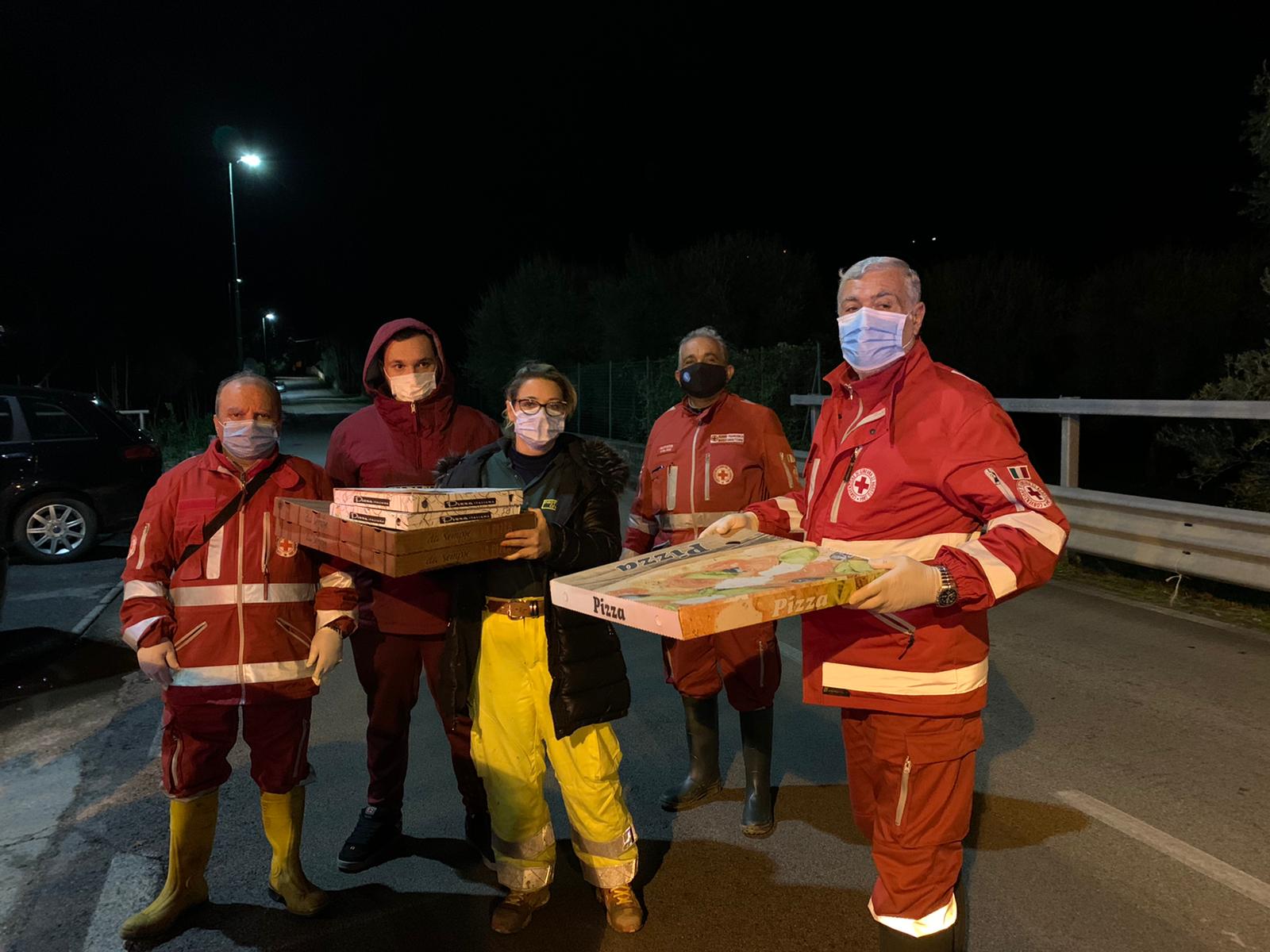 Nubifragio golfo di Policastro: volontari Croce Rossa Sapri portano pasti caldi