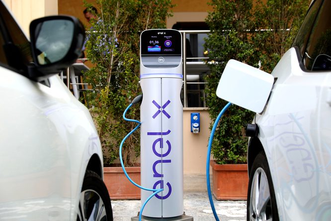 Sanza, installata colonnina ricarica veicoli elettrici