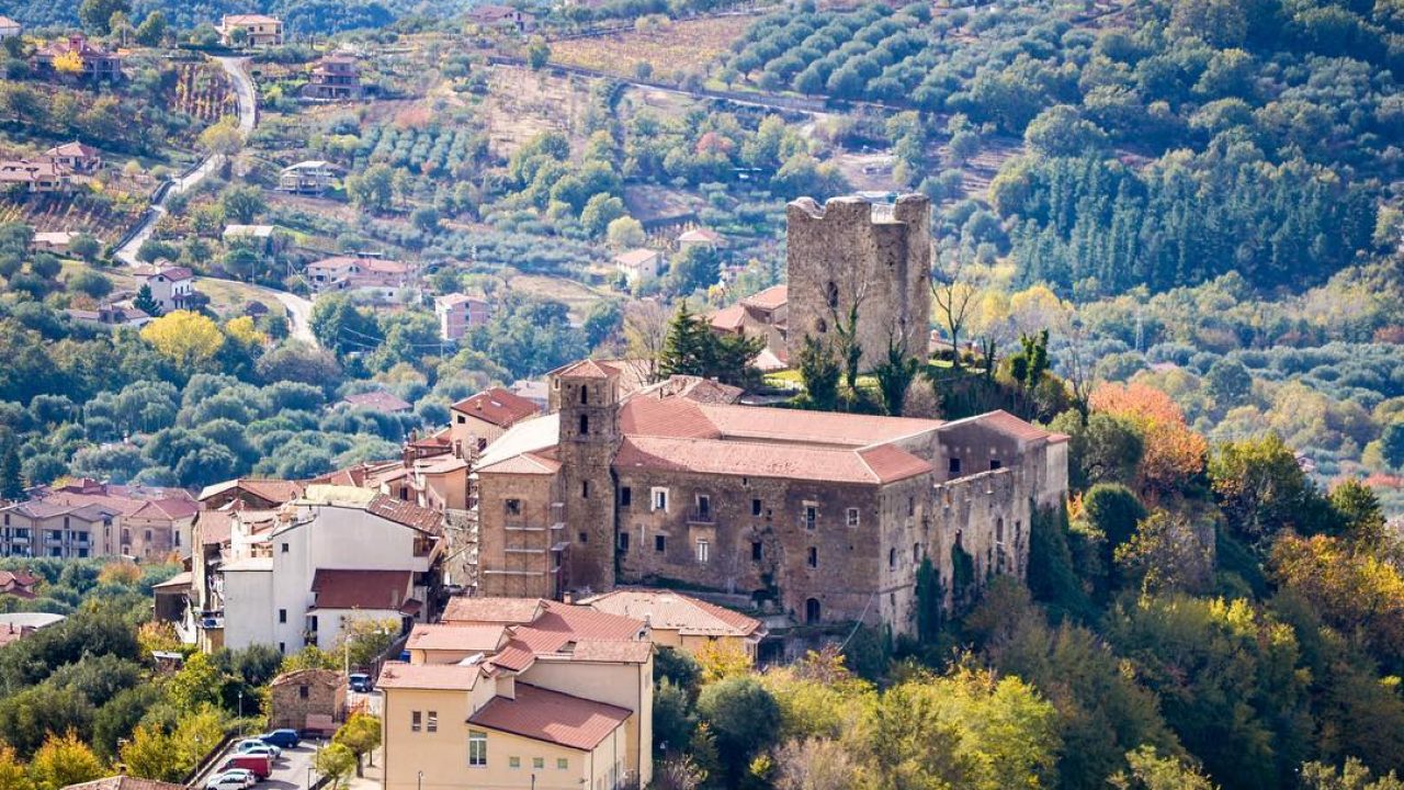 Novi Velia, è lockdown. Sindaco: «Incremento cruento»