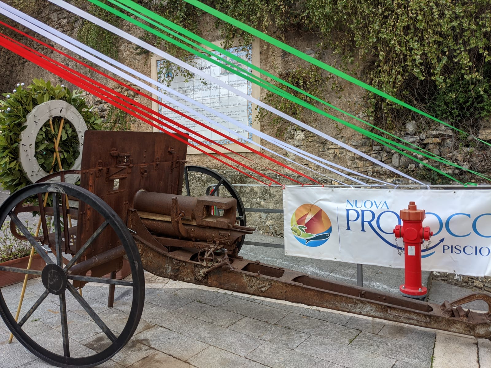 Pisciotta ricorda il 4 Novembre, risollevato il secolare cannone | FOTO