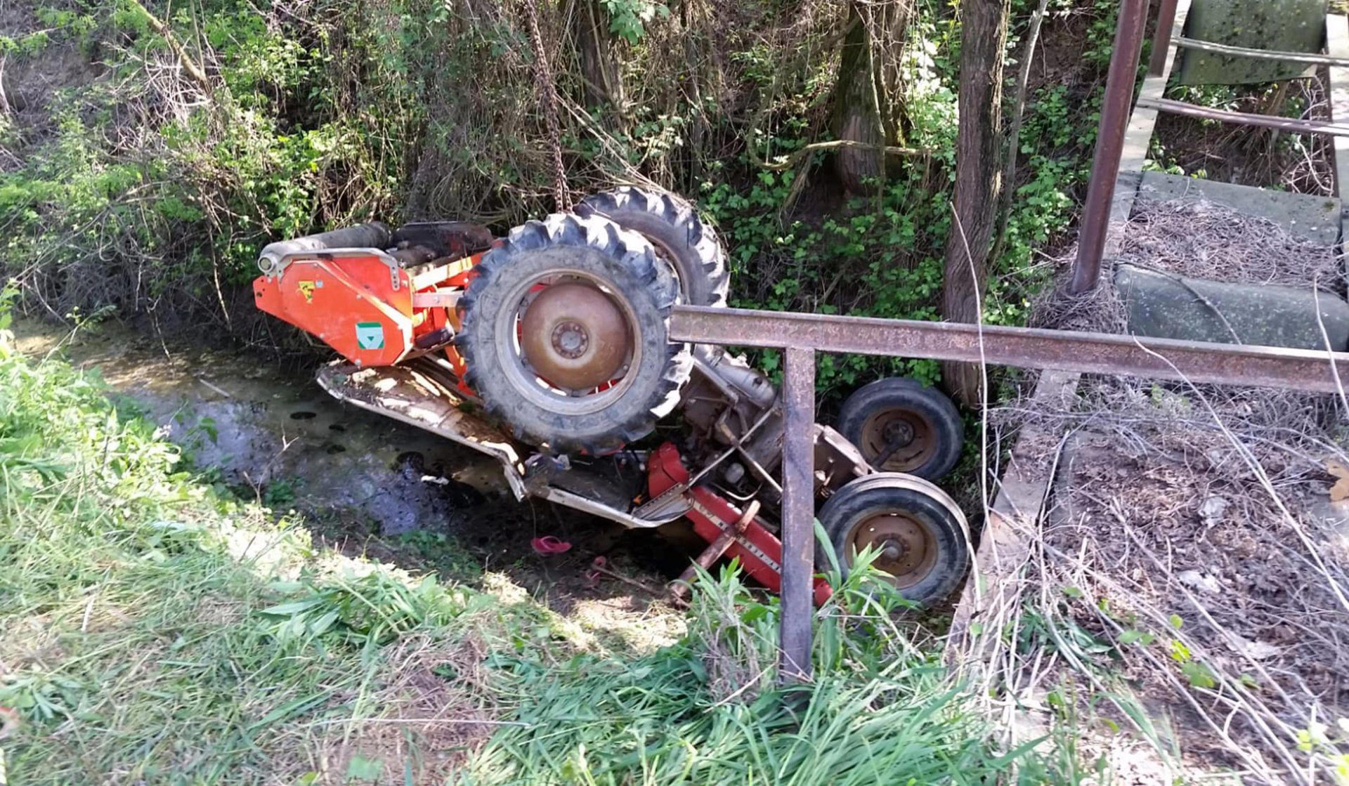 Cilento, incidente in campagna: 82enne muore travolto dal trattore