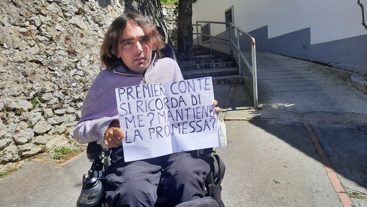 Christian, giovane disabile: «Aspetto da un anno, Conte non mantiene le promesse»