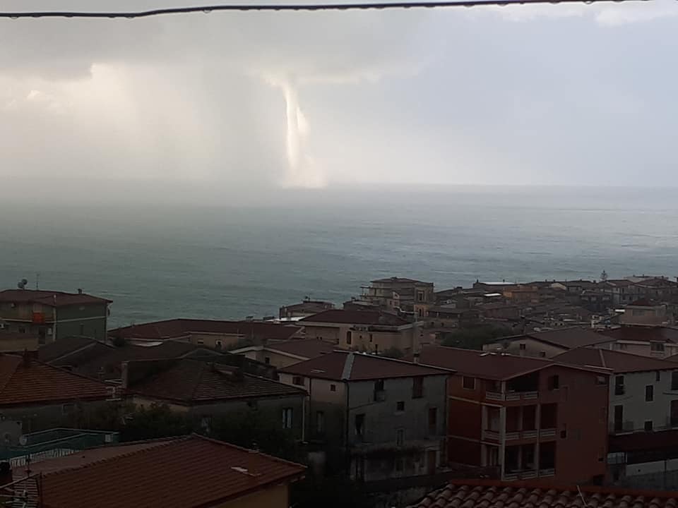 Tromba d’aria nelle acque di Marina di Camerota