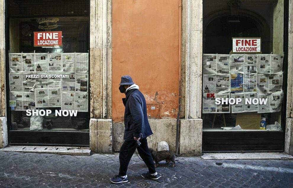 Stretta Natale, ristoranti e negozi: «Ad aprile non potremo pagare le tasse»