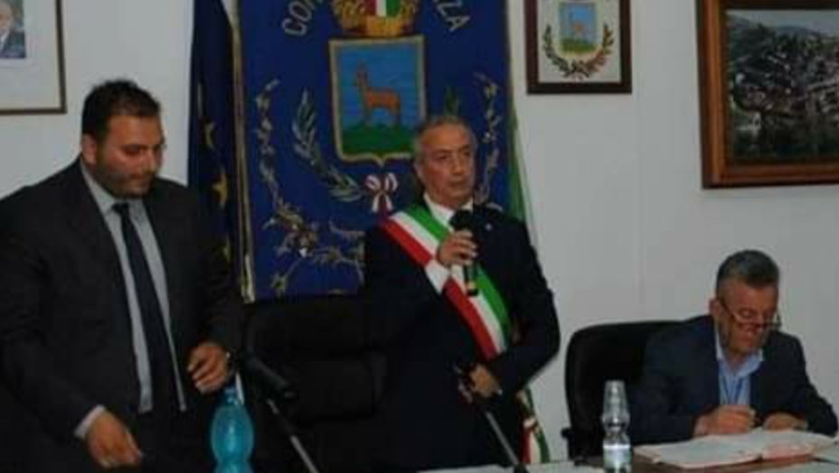 Franco Tierno, storico segretario comunale Sanza lascia Municipio