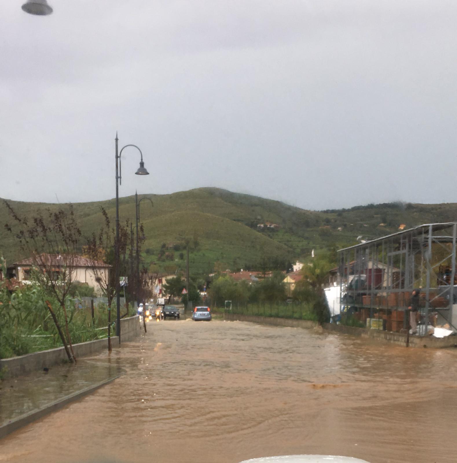 Cilento, ora è il vento a mettere paura: i primi danni