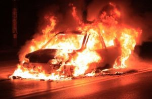 Sala Consilina, due auto in fiamme nella notte: si ipotizza origine dolosa