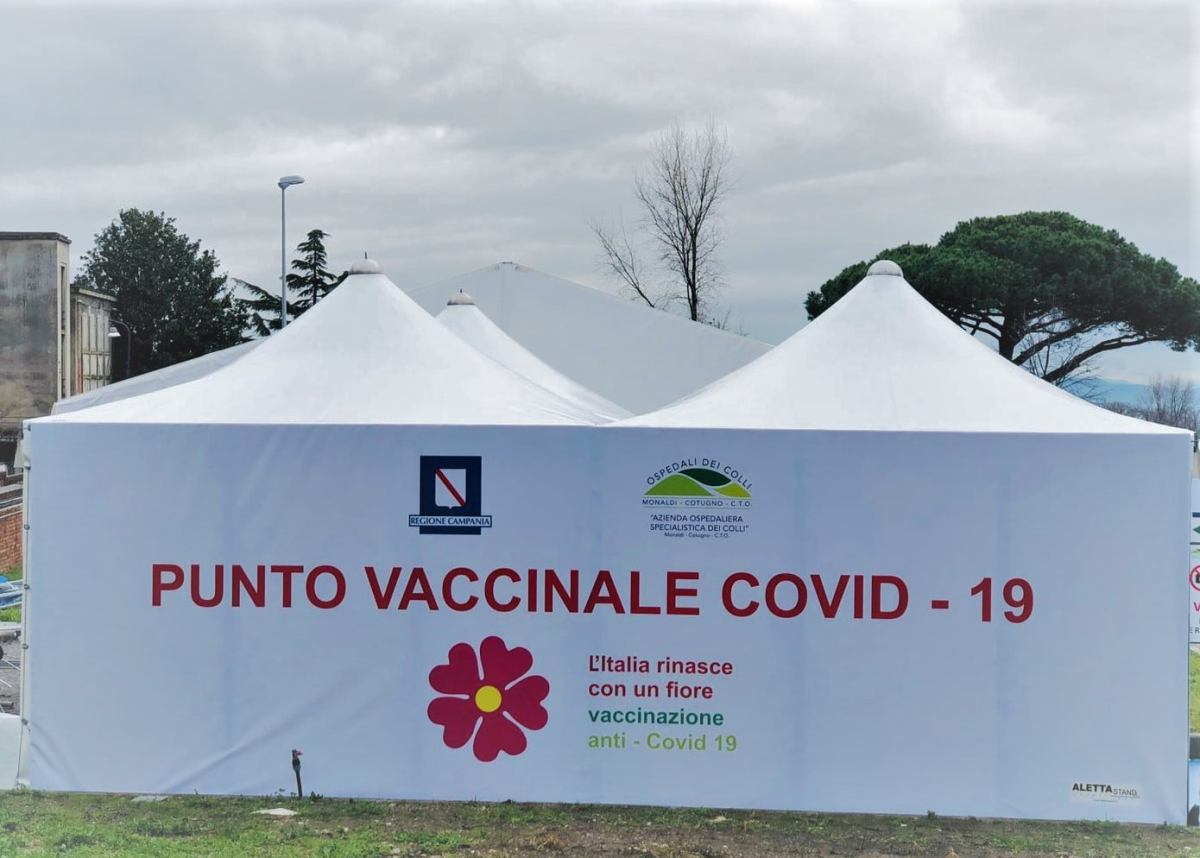 V-day Campania, De Luca: «Vaccinarsi tutti»