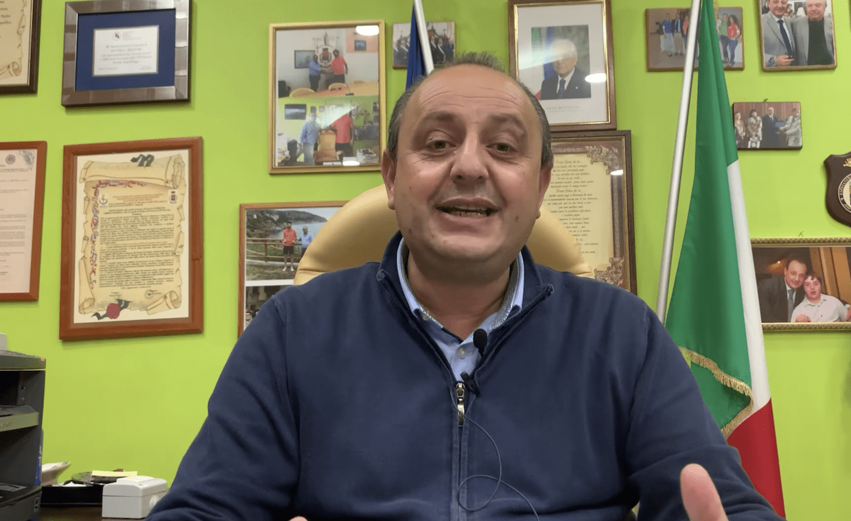 Centola, sindaco vieta botti: «Se volete festeggiare aiutate chi ha bisogno»