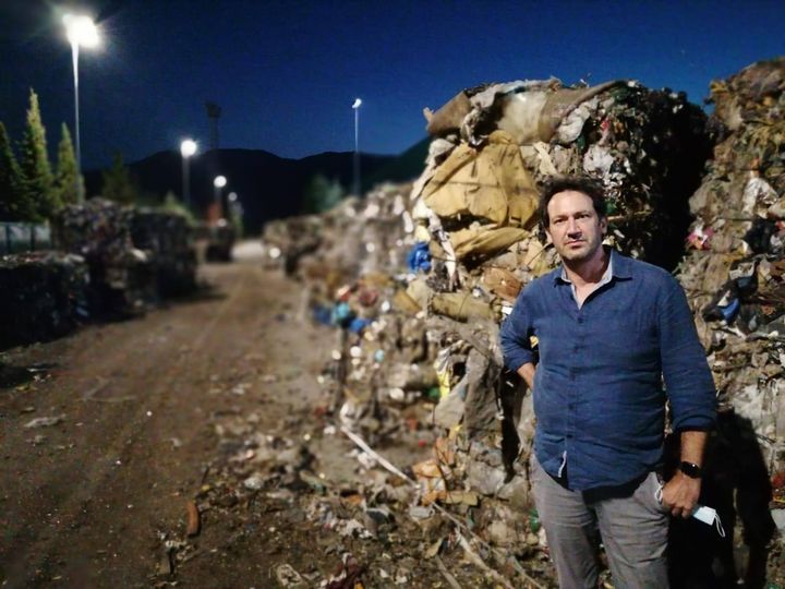 Incendio di rifiuti a Polla, Arpac: «Non c’è stato inquinamento»