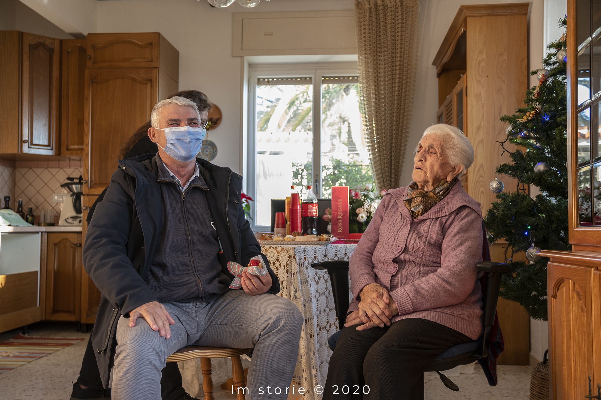 Camerota, nonna Rosa compie 100 anni: «Sono nata con la Spagnola»