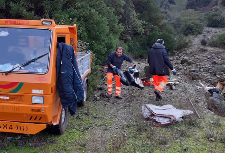 Camerota, bonificata mini discarica abusiva lungo il Mingardo