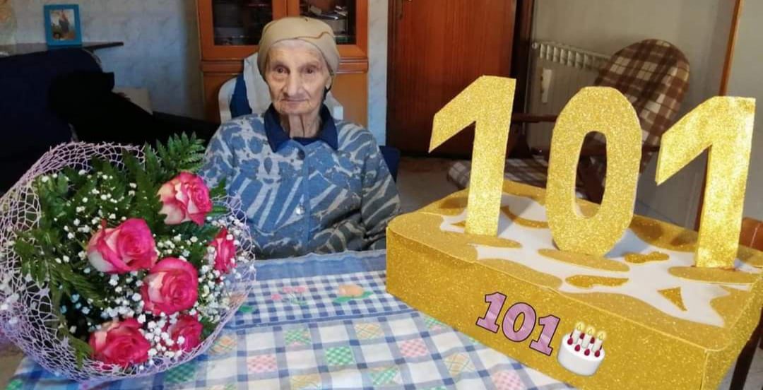 Cilento, terra di centenari: nonna Francesca spegne 101 candeline