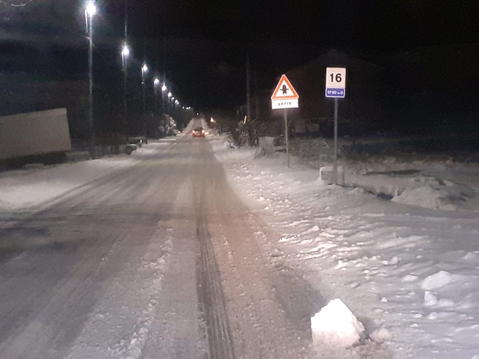 Neve accumulata e disagi, strade ghiacchiate pericolose nelle frazioni di Montesano