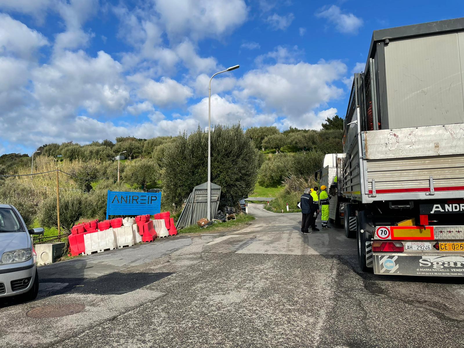 Lavori stradali a Pisciotta, chiusa la strada. Numerosi i disagi | FOTO