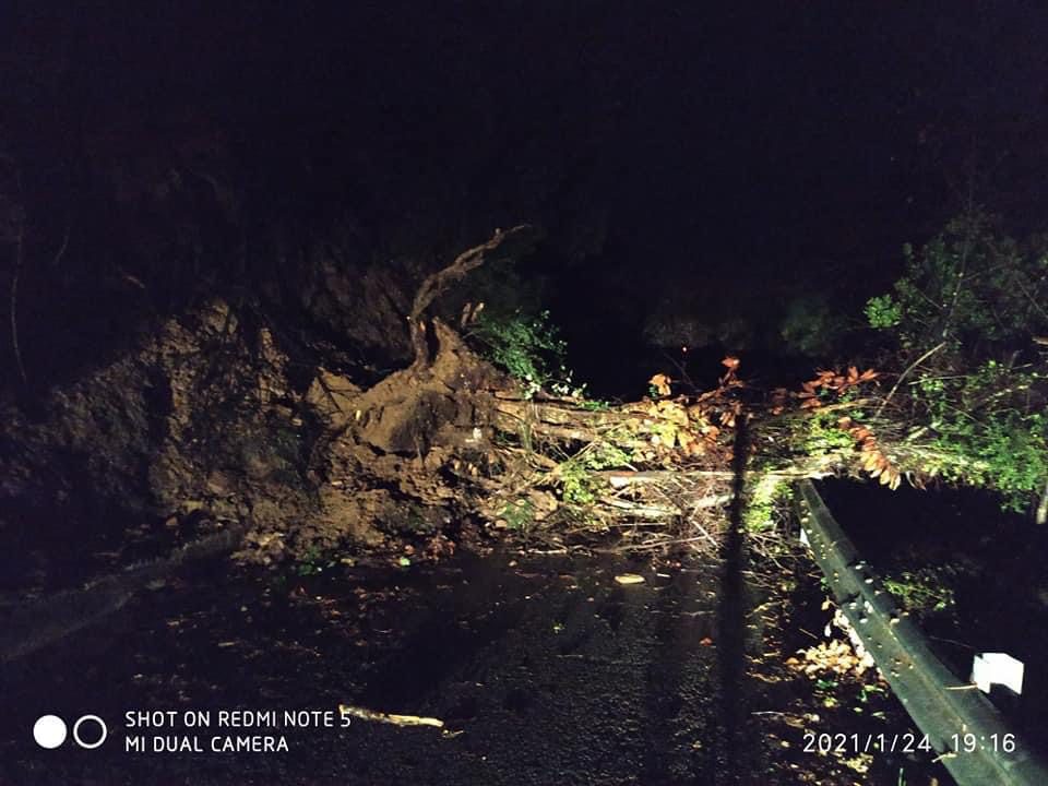 Frana tra San Nicola e Santa Barbara di Ceraso