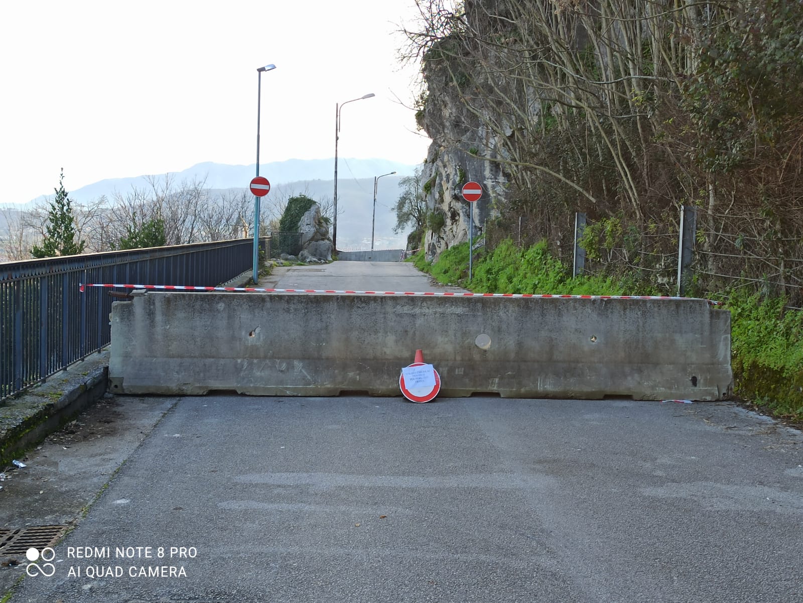 Sant’Arsenio, massi su strada: sindaco chiude arteria