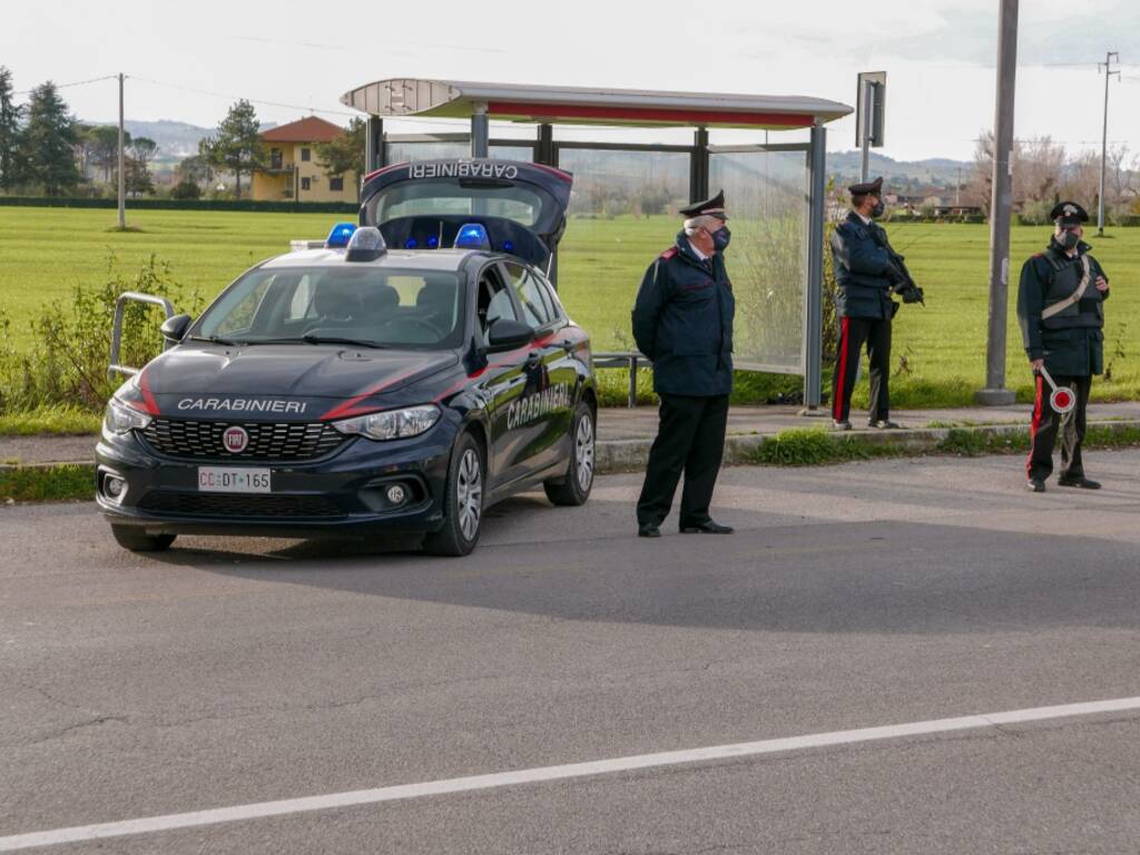 Erano diretti a Camerota, avevano armi e droga: due arresti