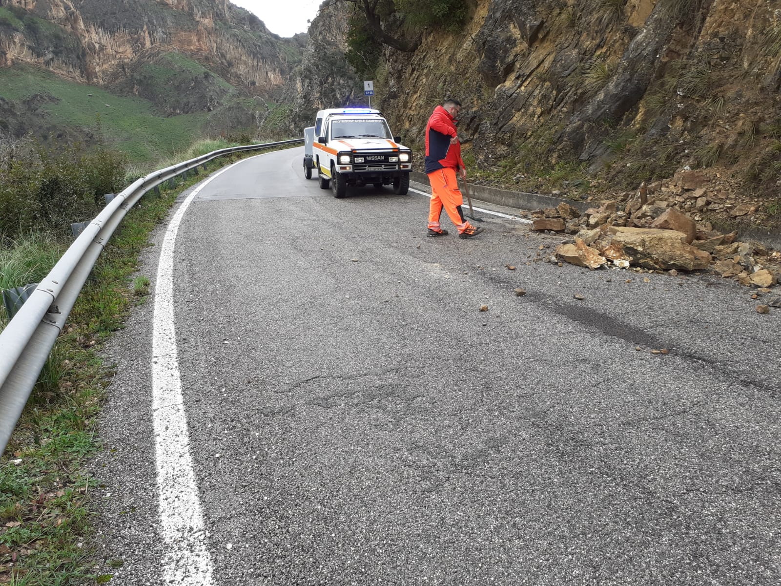 Camerota, ripulita dalla frana la strada del Ciglioto