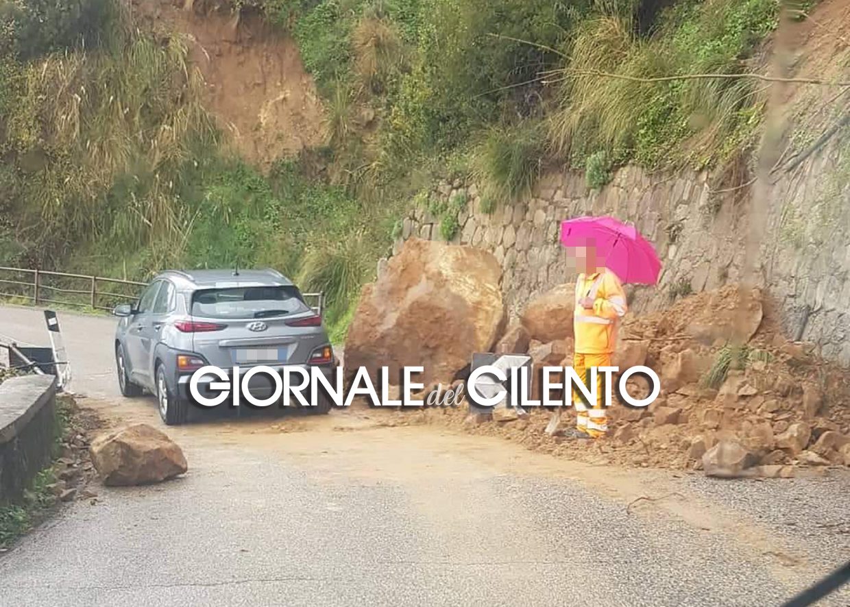 Maltempo, frana a Caprioli su strada per stazione Pisciotta