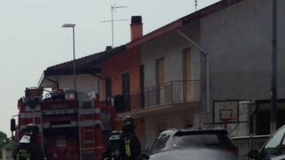 Cilento, a fuoco bombola gas: famiglia in salvo