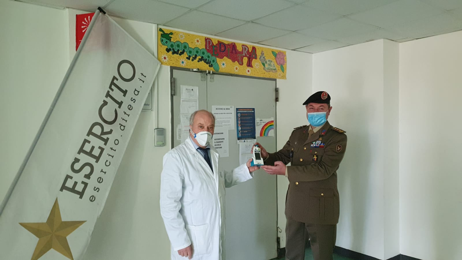 Ospedale di Polla, spunta l’esercito: ha un regalo per il reparto di Pediatria
