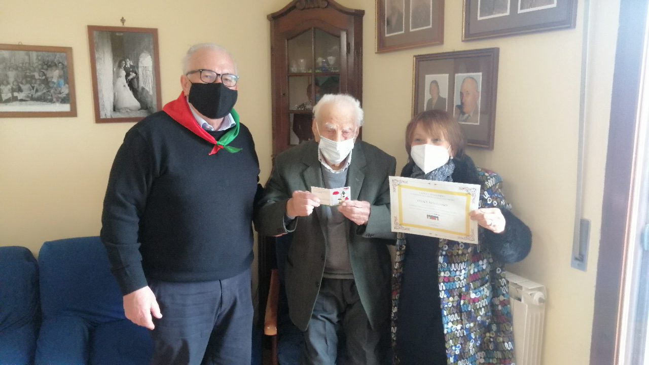 San Giovanni a Piro, l’ultracentenario Felice Magliano è socio onorario dell’Anpi