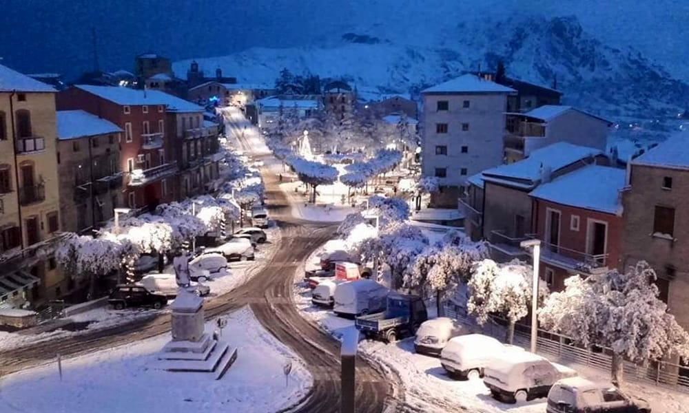 Altro che primavera: nevica nel Diano e in altre zone della provincia