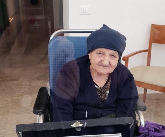 Cilento, a 105 anni Angelina si vaccina contro il Covid