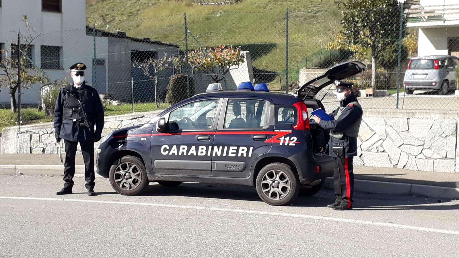 Montano Antilia, aggredisce carabinieri con bastone: arrestato