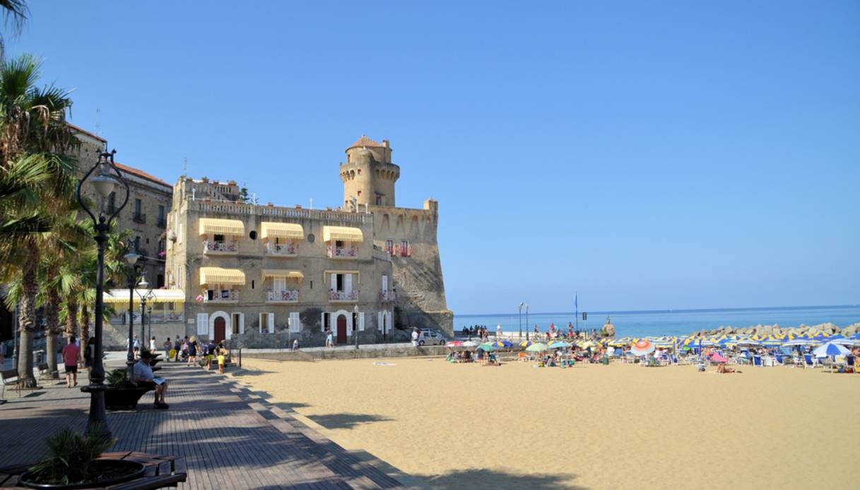 Castellabate, lavori abusivi al campeggio: 4 nei guai