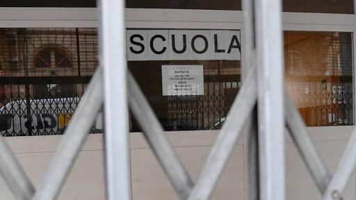 Scuola, da oggi in Campania un milione di studenti in Dad