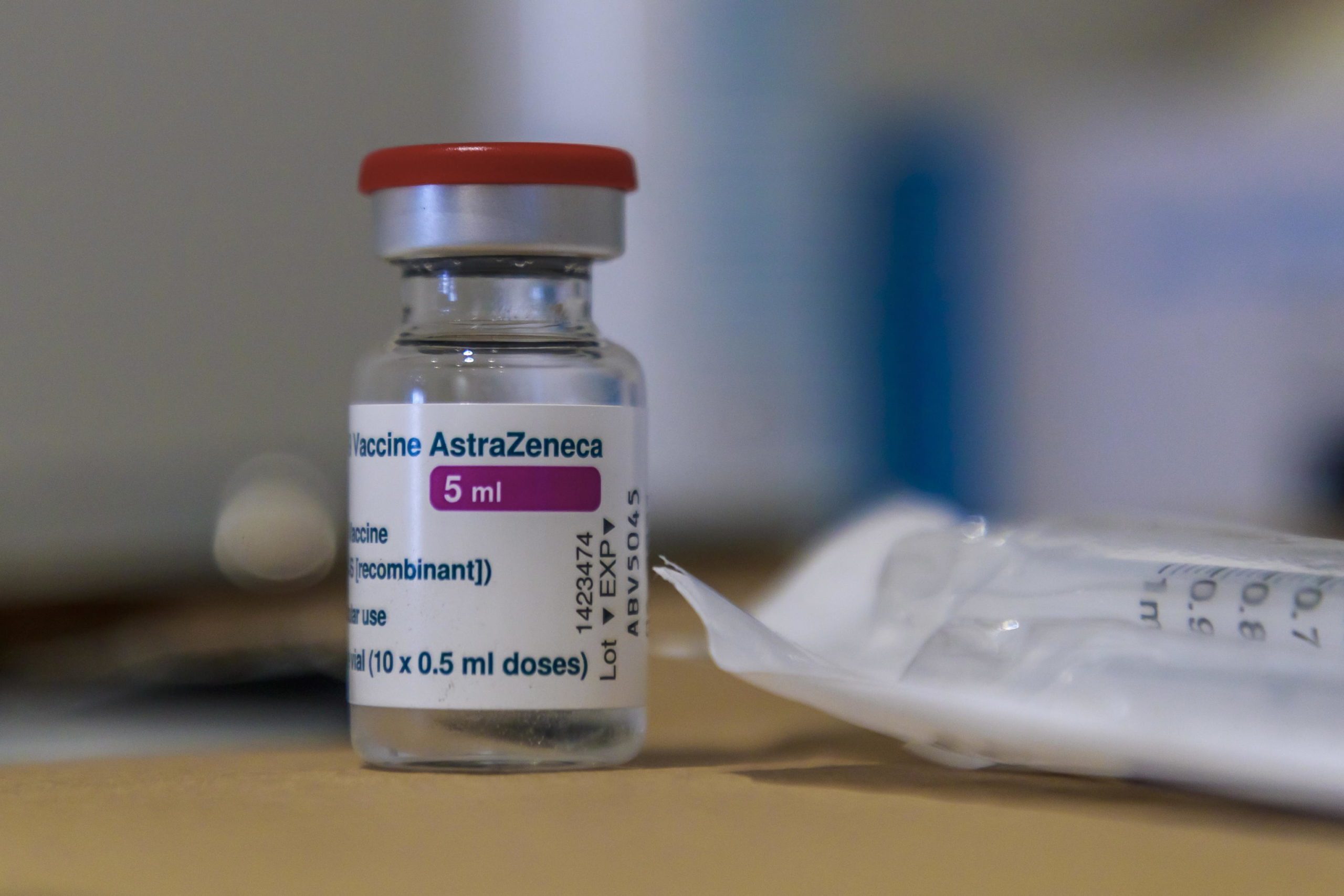 Aifa sospende lotto vaccini, analisi sangue per docenti scuole Cilento